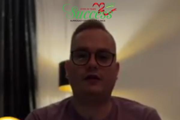 Una storia commovente da una cliente del centro di maternità surrogata 